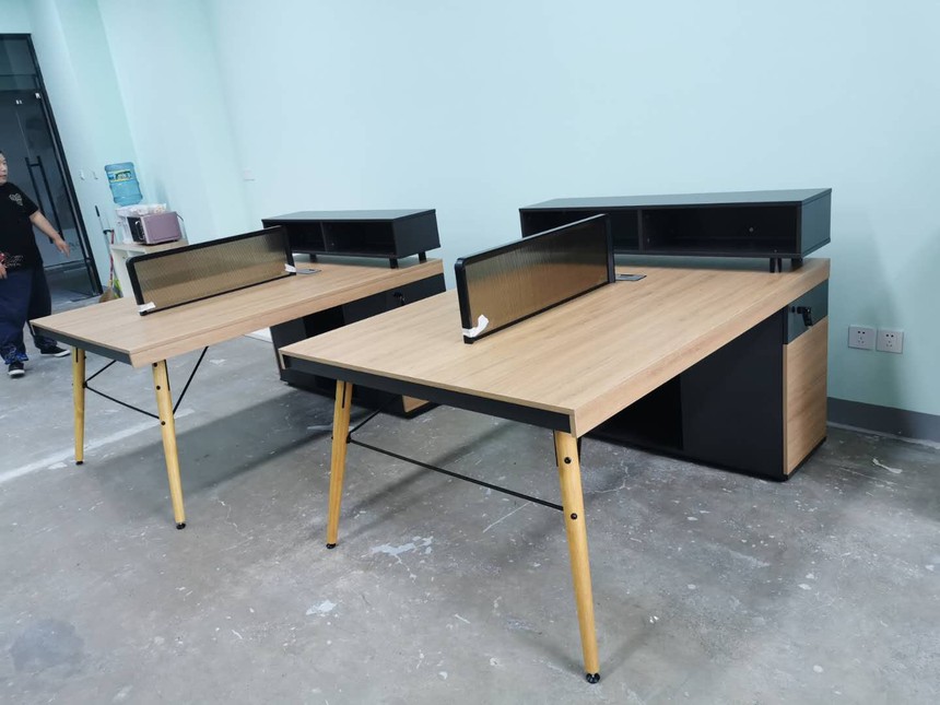 上海中宸辦公家具品牌，批量定制采購(gòu)職員辦公桌椅靠譜廠(chǎng)家直銷(xiāo)